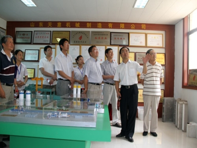2012.7.28日山東天意兩項科技成果鑒定順利通過，北京領(lǐng)導專家，到我公司參觀指導
